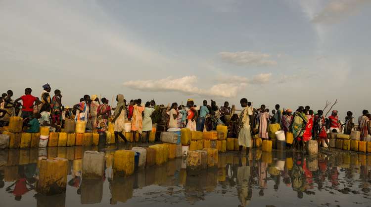 Wasserstelle in einem Flüchtlingscamp, Südsudan, 2014.