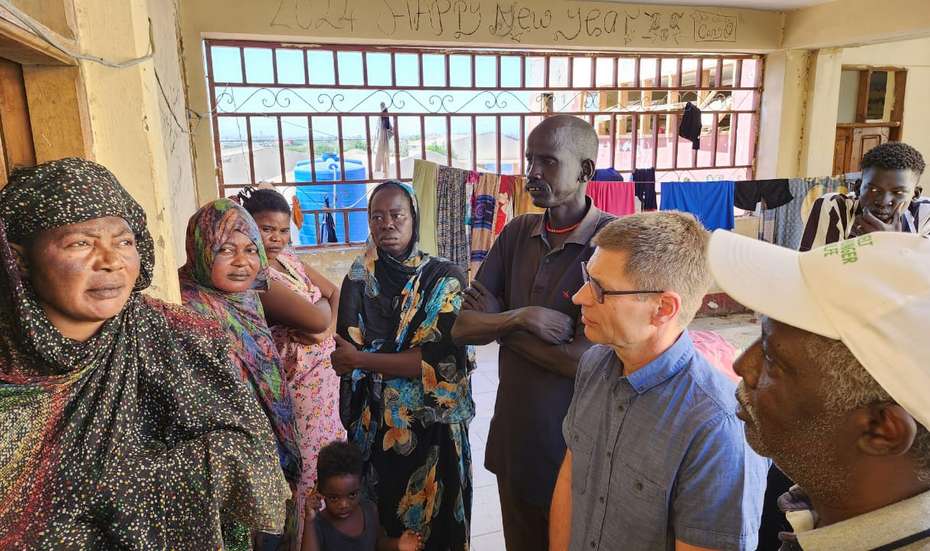 Mathias Mogge, Generalsekretär der Welthungerhilfe, besucht ein Camp für Binnenflüchtlinge in Port Sudan, Sudan.